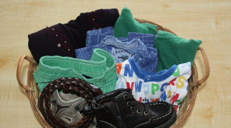 10 أفكار لمساعدة طفلك على ارتداء ملابسه